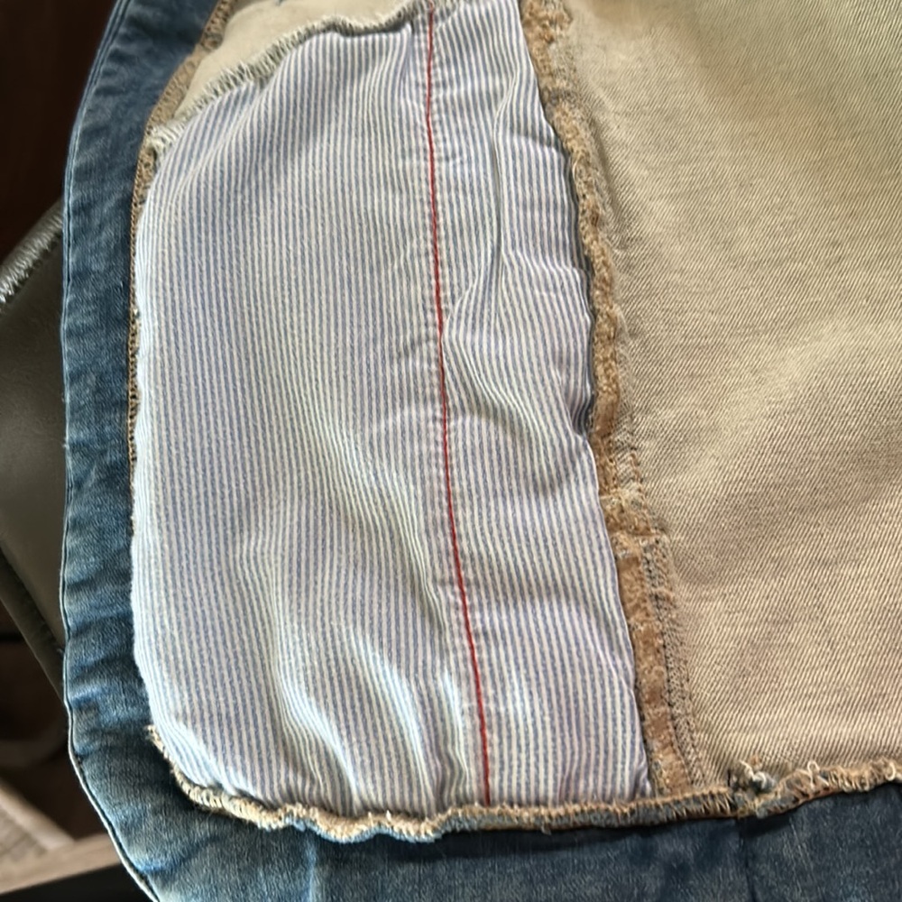 Tommy Hilfiger jean jacket size XXL has stretch with a bit of a flair at bottom - Picture 11 of 13